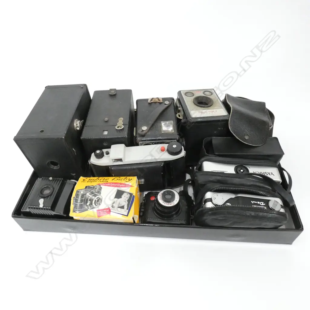 10 VINTAGE CAMERAS KODAK/EMPIRE BABY ETC Image 1++