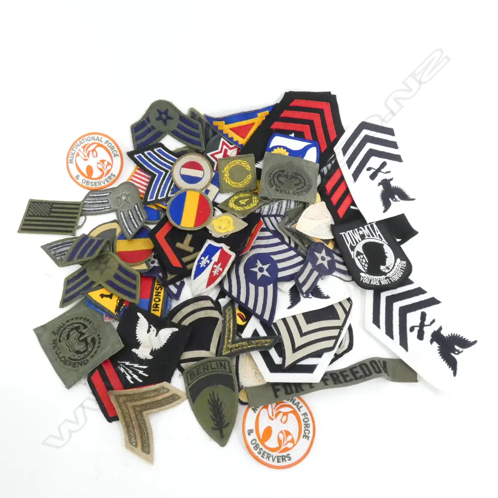 BAG ASST. INTERNATIONAL MILITARY PATCHES  Image 1++