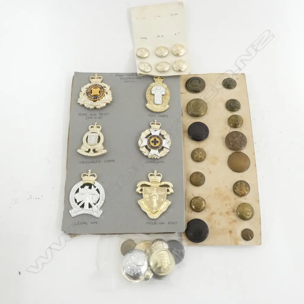 BAG OF ASST. NZ MILITARY BUTTONS Image 1++