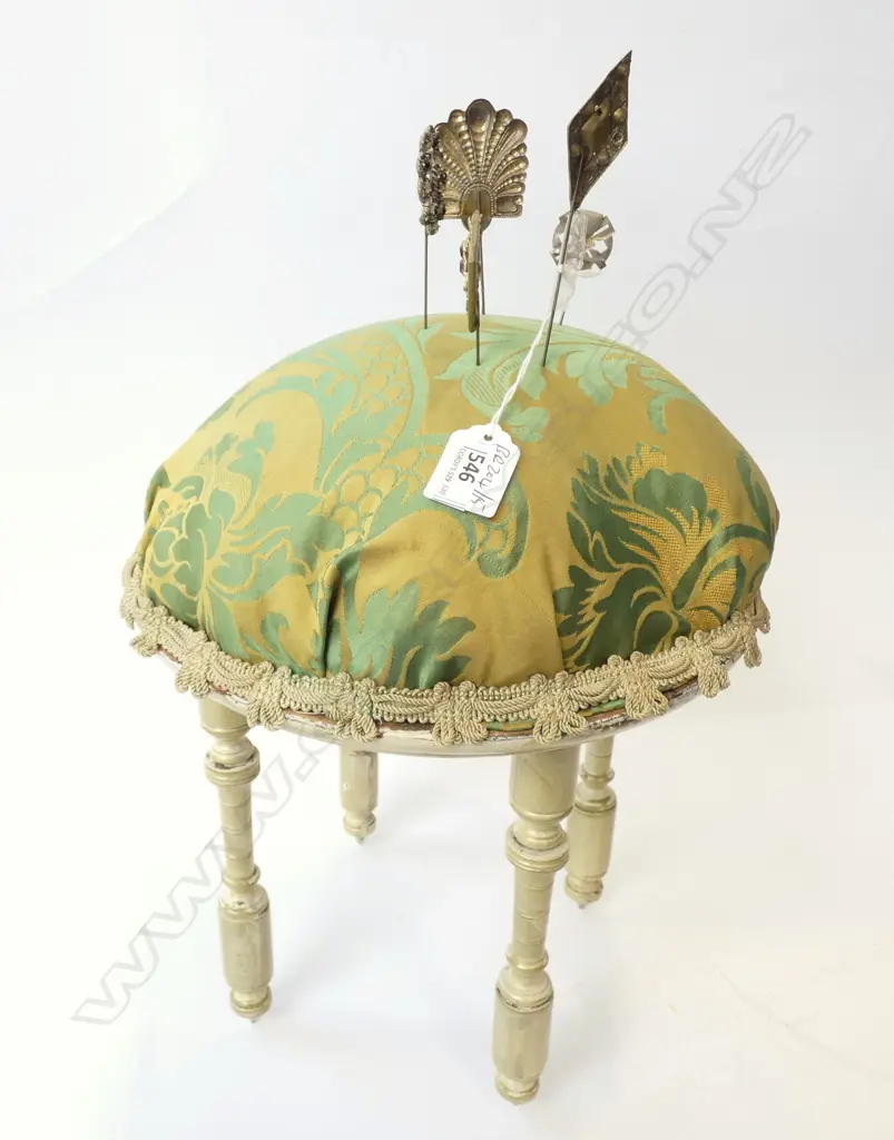SMALL STOOL PIN CUSHION WITH PINS H 400 MM Image 1++