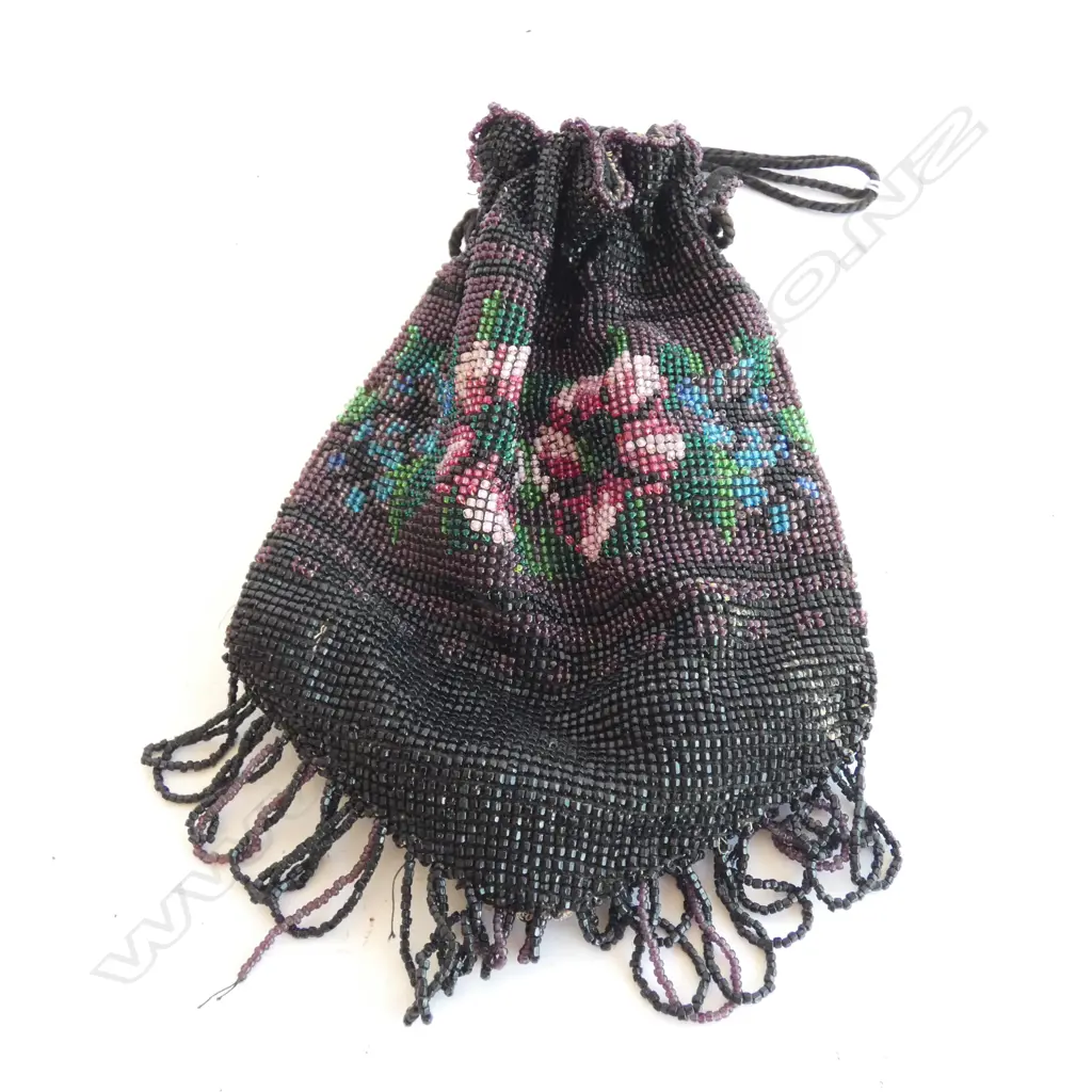 C.1900 BERLIN BEADWORK PURSE Image 1++