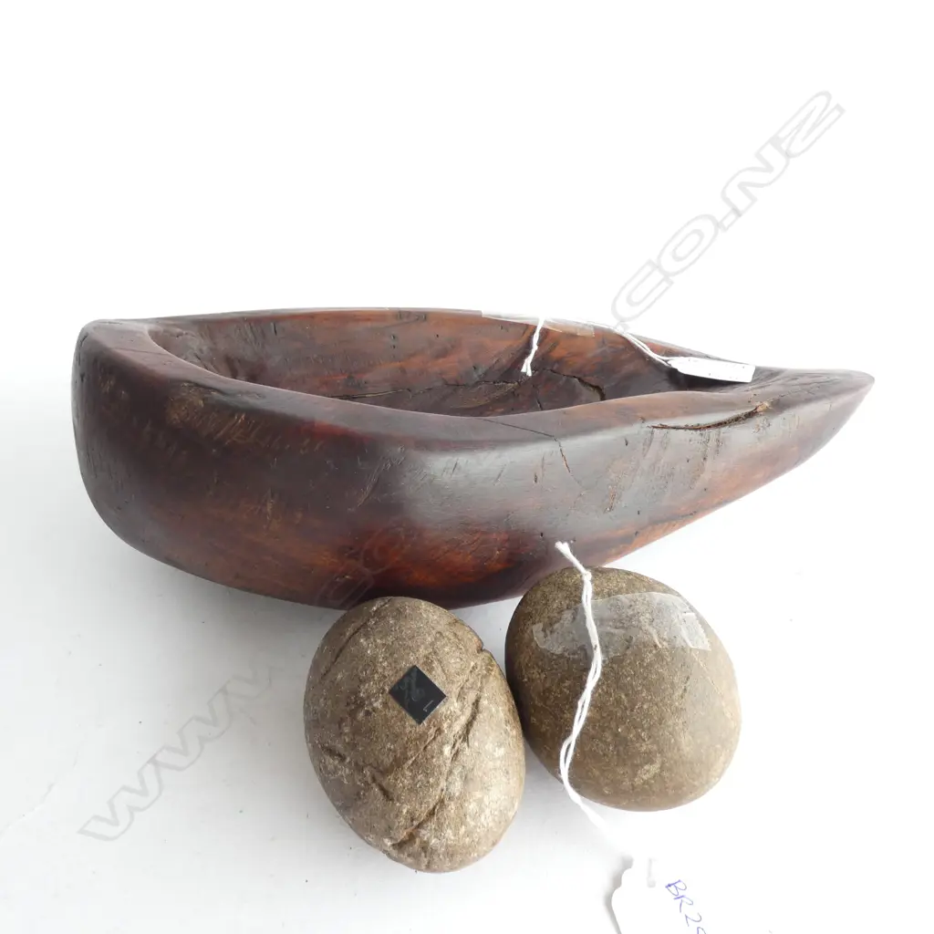 HAND WORKED WOODEN BOWL & PR REPUTEDLY MAORI SINKER STONES? L.320mm Image 1++