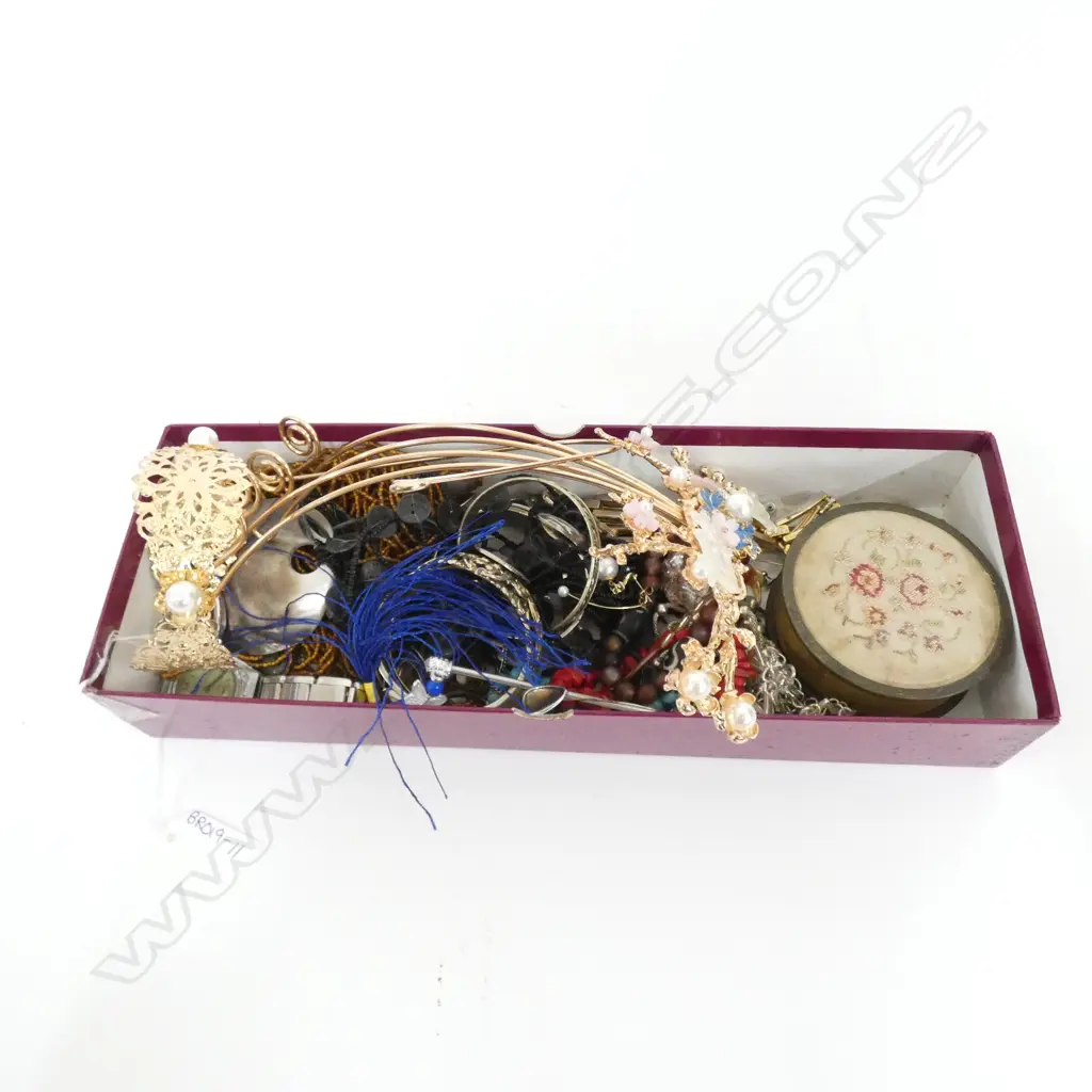BOX COSTUME JEWELLERY  ETC Image 1++