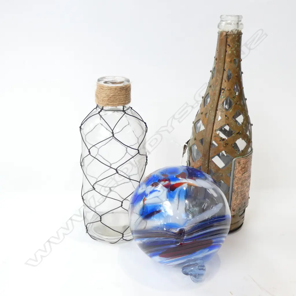3 GLASS PCES; WIRE BOTTLE, COPPER BOTTLE H.305mm, BLUE BAUBLE Image 1++