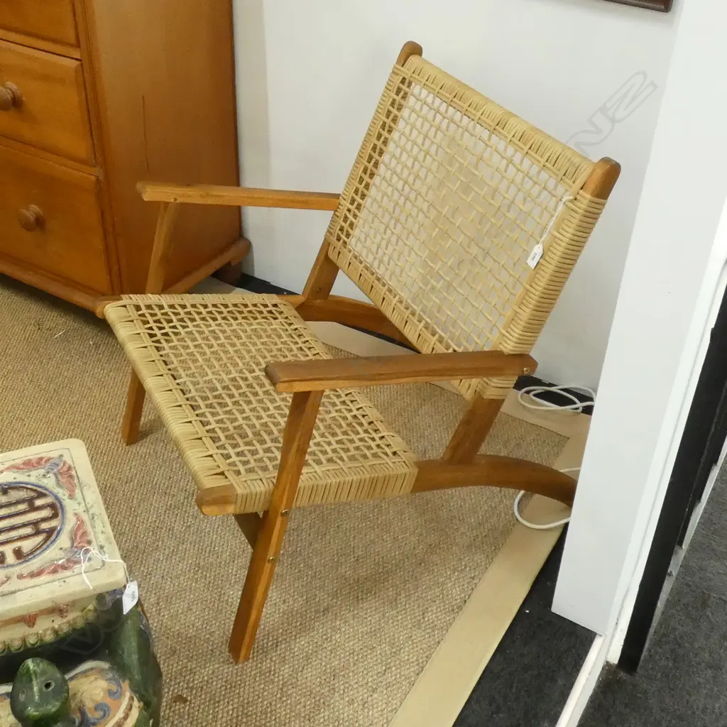 CONTEMPORARY RATTAN LOW CHAIR  Image 1++