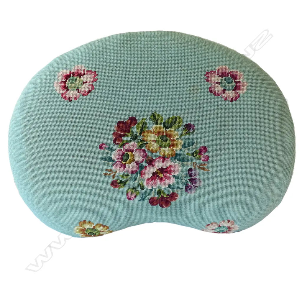 LG VINTAGE KIDNEY-SHAPED TAPESTRY PIANO STOOL, 590 x 390 x 490MM Image 1++