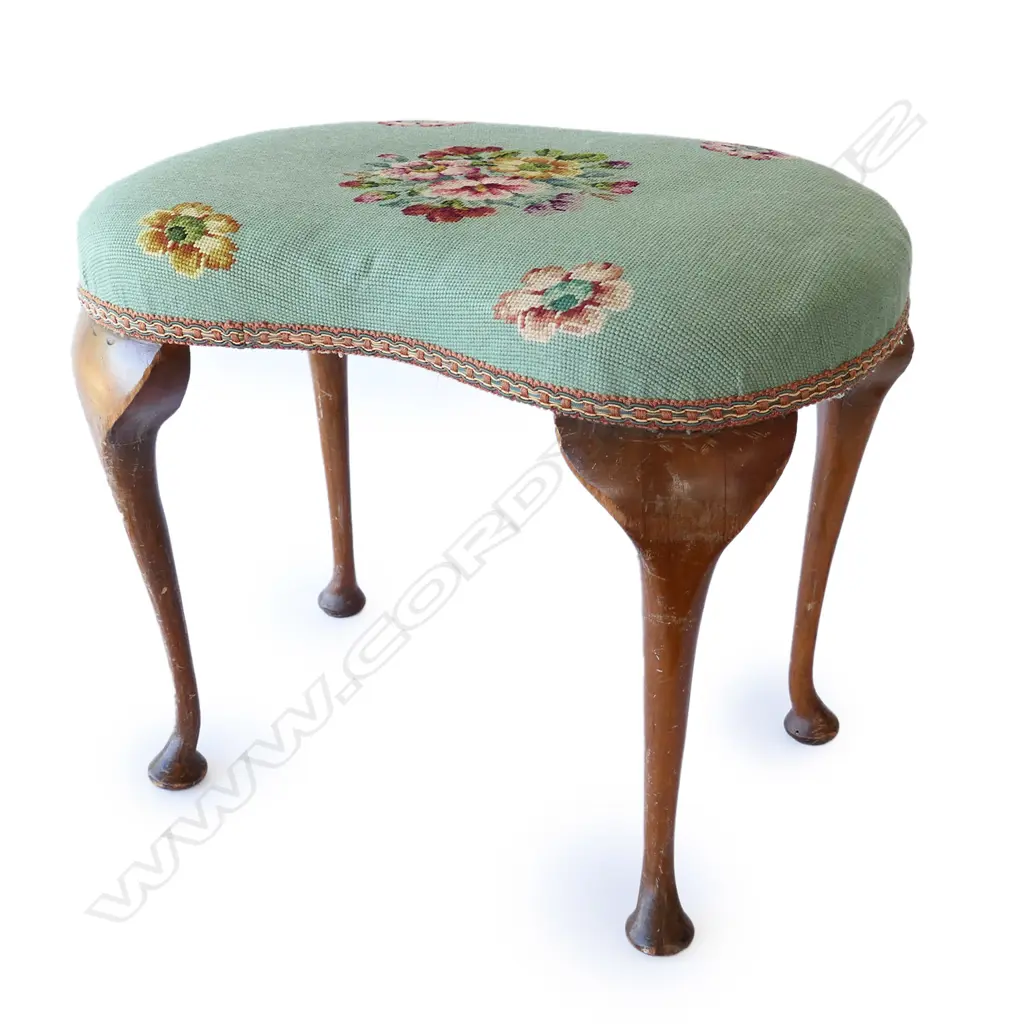 LG VINTAGE KIDNEY-SHAPED TAPESTRY PIANO STOOL, 590 x 390 x 490MM Image 1++
