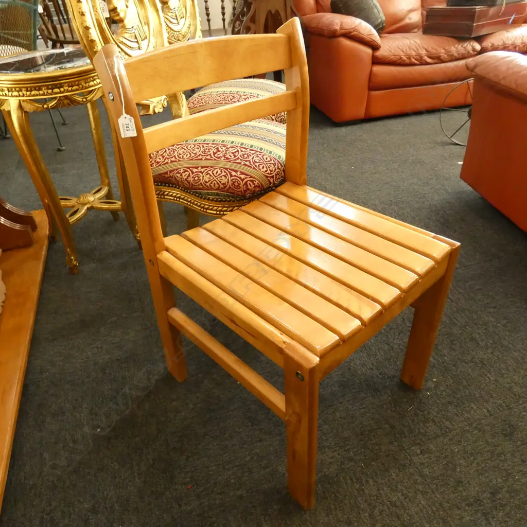 WOODEN CHAIR Image 1++