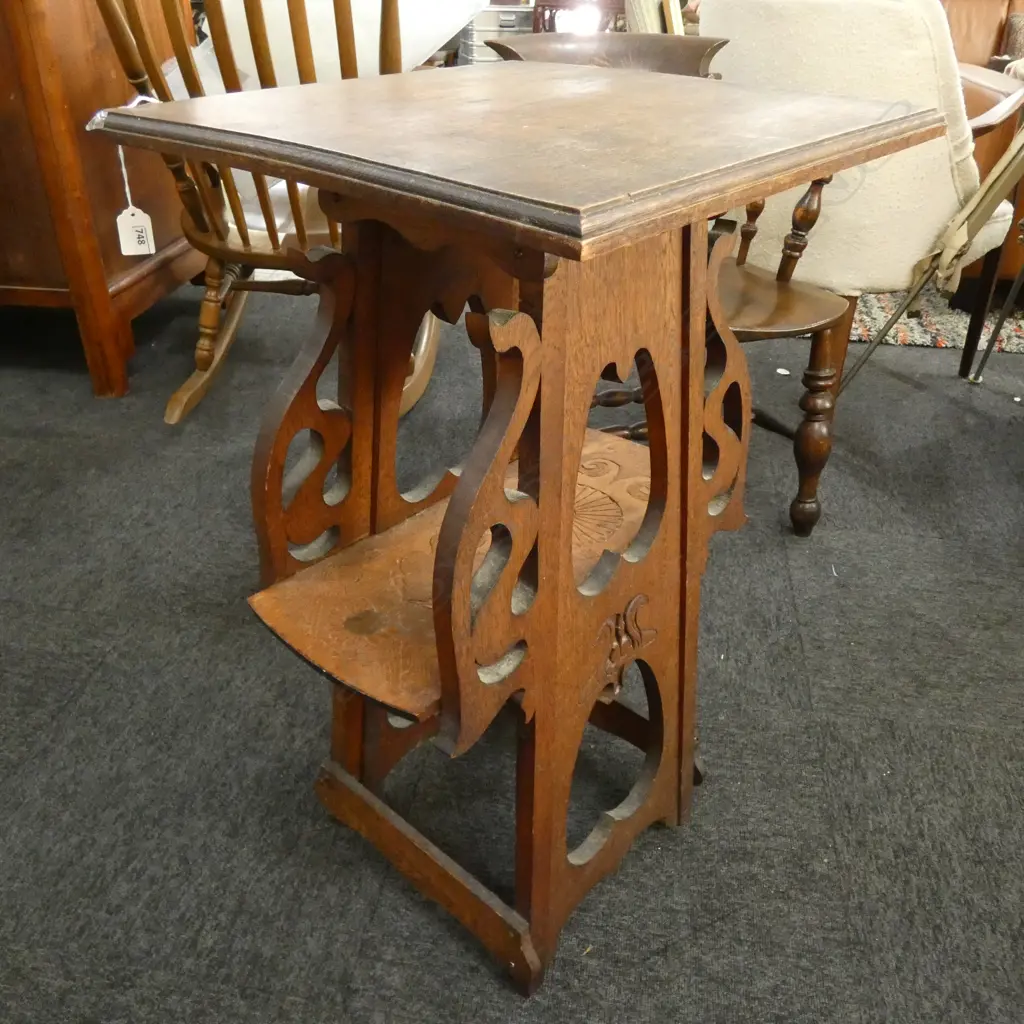 OAK ARTS & CRAFTS SIDE TABLE H.785mm Image 1++