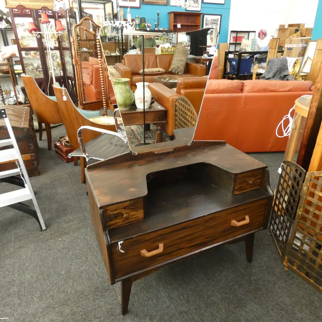 VINTAGE MIRRORED DRESSER... Image 1++