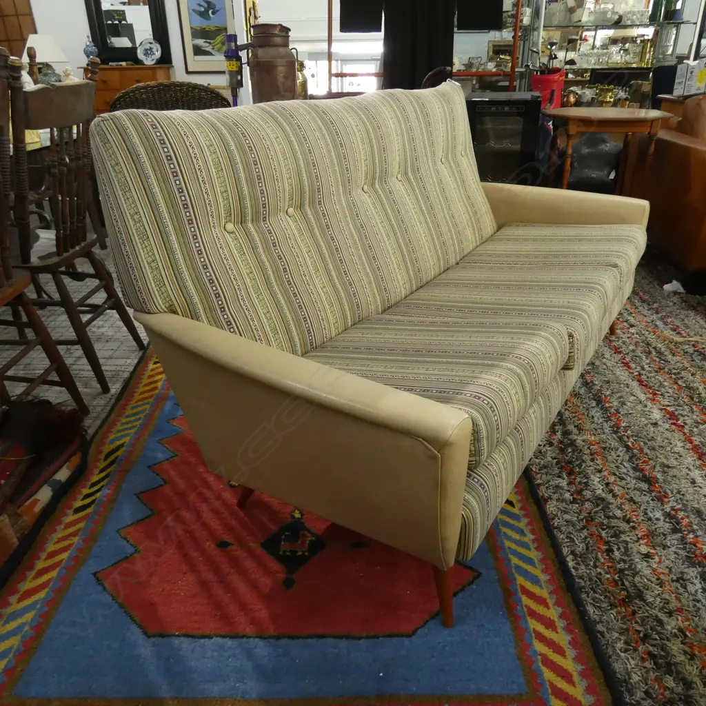 3 PCE RETRO VINYL SUITE; SOFA & 2 ARMCHAIRS Image 1++
