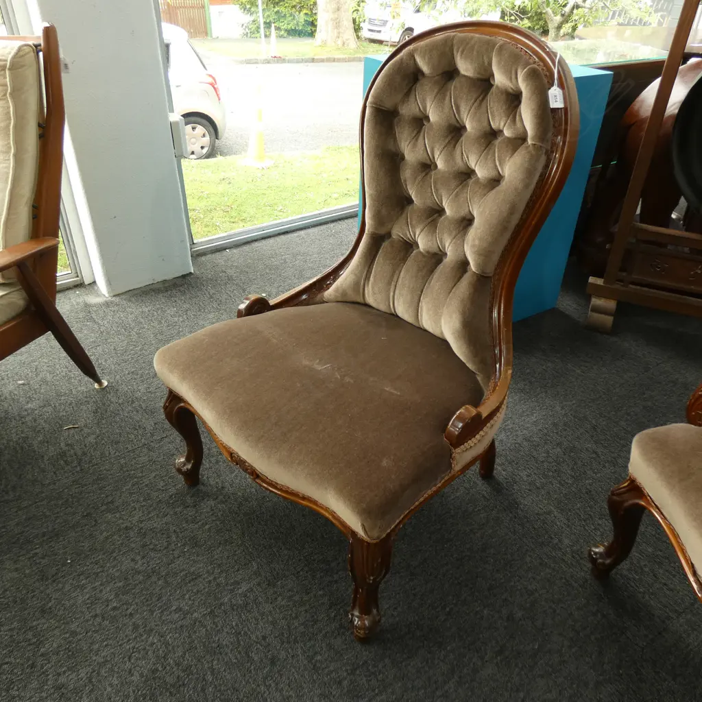 VICT STYLE GRANDMOTHER CHAIR SHOWING WEAR Image 1++