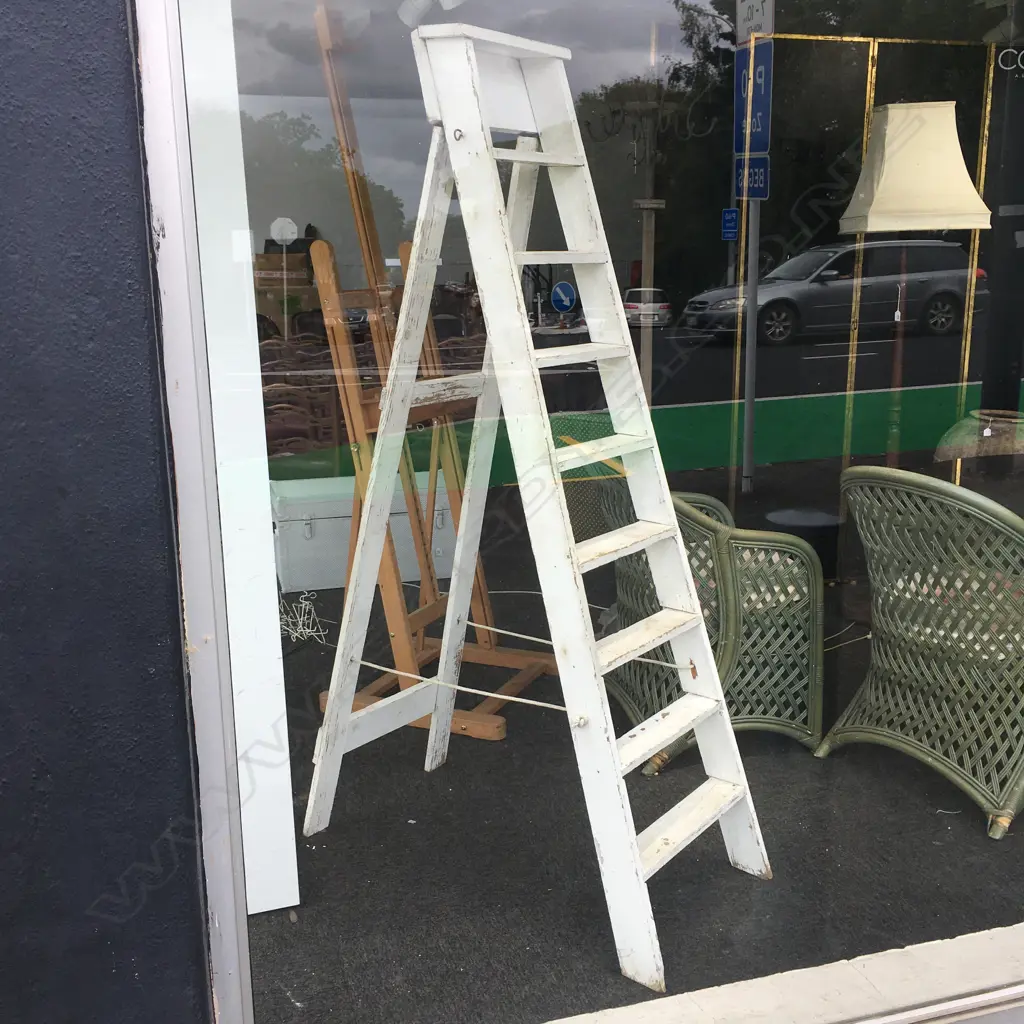 RUSTIC WHITE PAINTED LADDER H.1800mm Image 1++