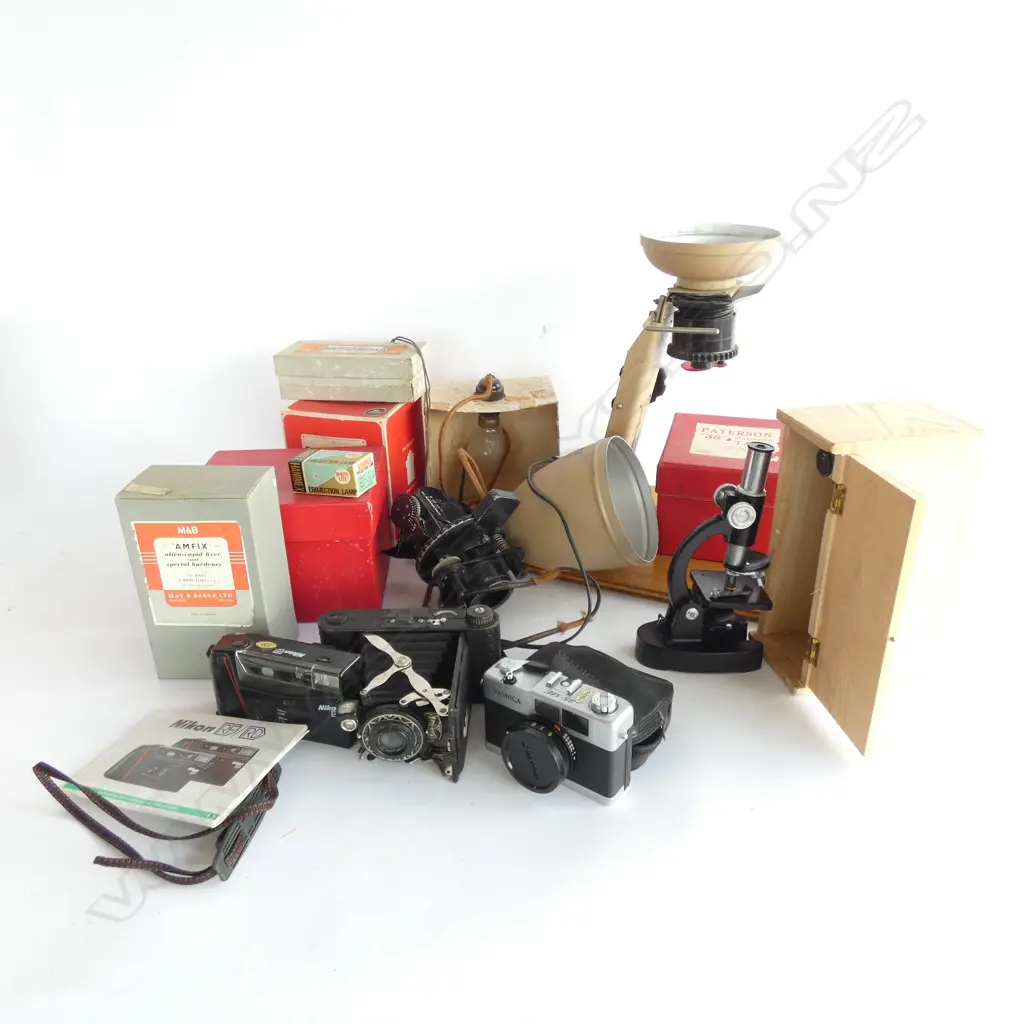 BOX LOT VINTAGE FILM DEVELOPING EQUIPTMENT Image 1++