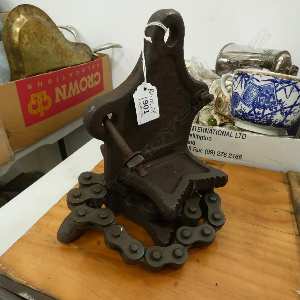 VINTAGE VULCAN #2 CHAIN VICE Image 1++