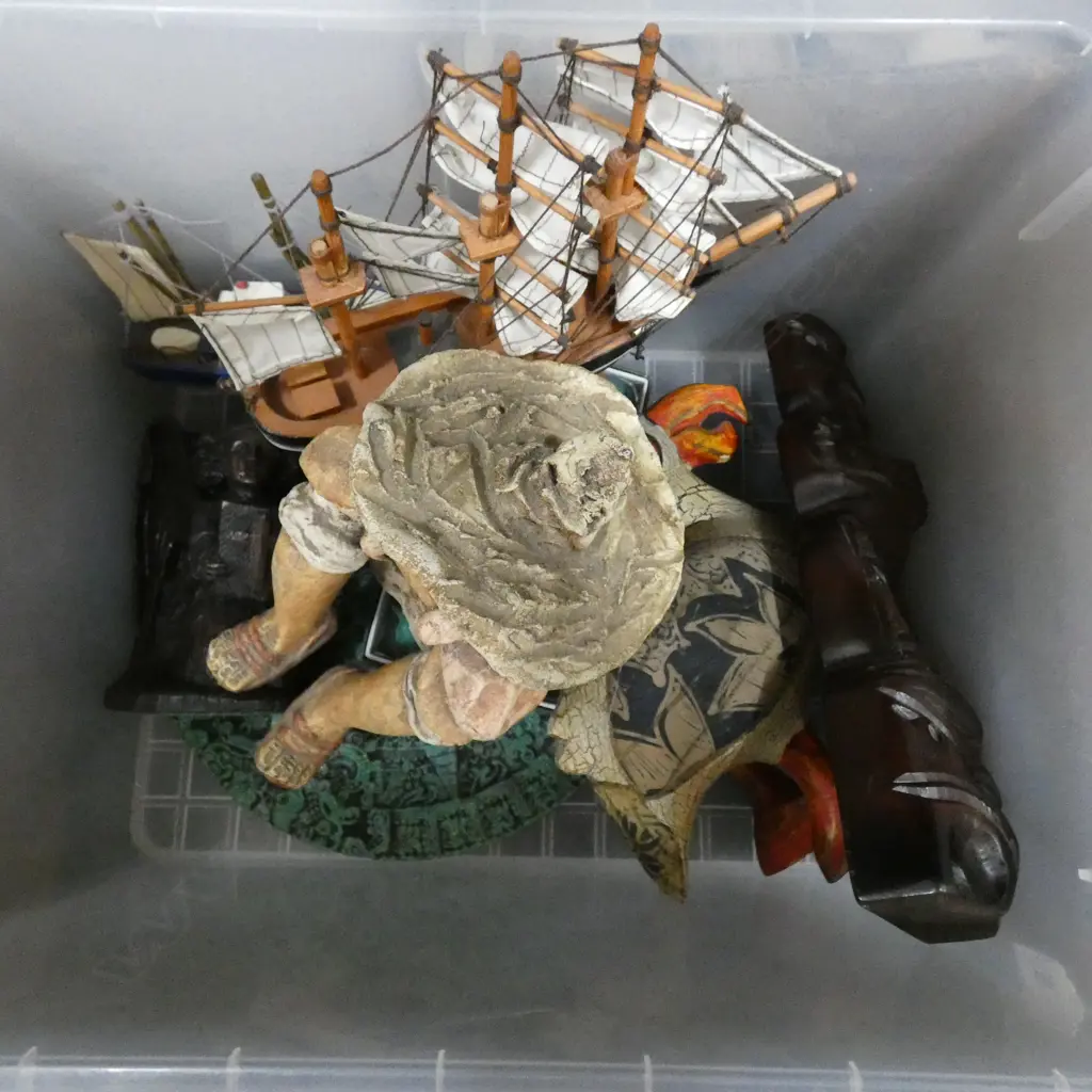 BOX OF MISC ORNAMENTS Image 1++