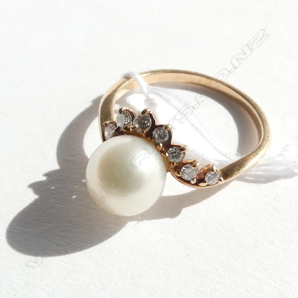 (11341) 9CT GOLD SOLITAIRE PEARL & DIAMOND RING Image 1++