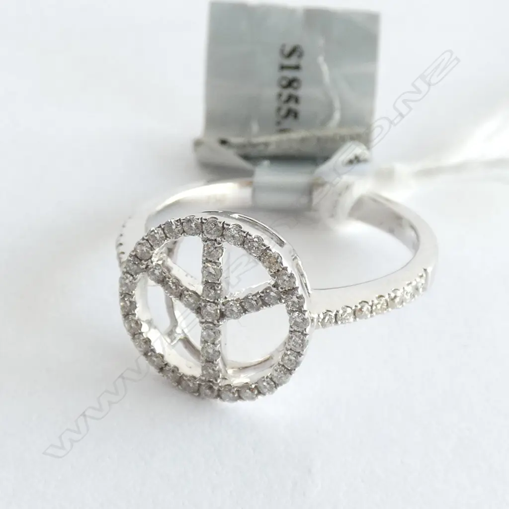 18ct WHITE GOLD AND DIAMOND PEACE RING TDW 0.33ct Image 1++