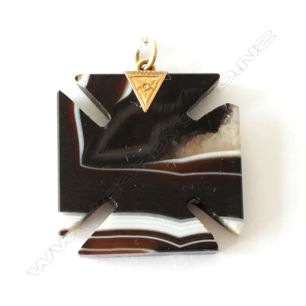 BLACK BANDED AGATE & GOLD MALTESE CROSS. minor chipping Image 1++