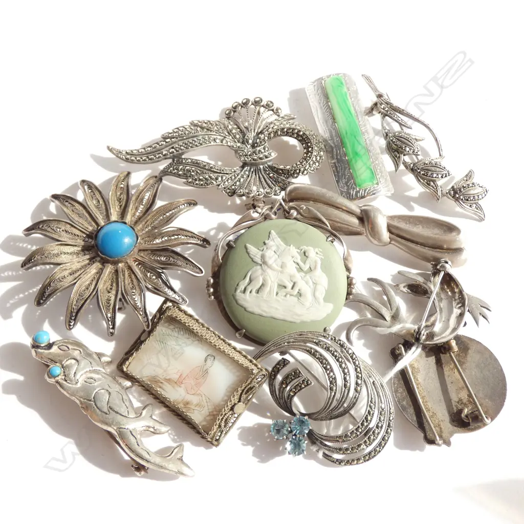 11 SILVER  BROOCHES  PLUS ONE OTHER Image 1++