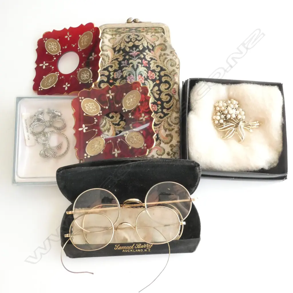 BAG ASSORT. JEWELLERY / OLD GLASSES ETC.. Image 1++