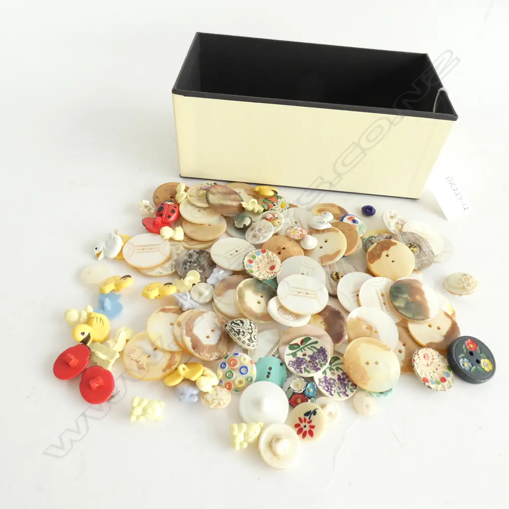 BOX OF MOTHER OF PEARL BUTTONS AND OTHERS Image 1++