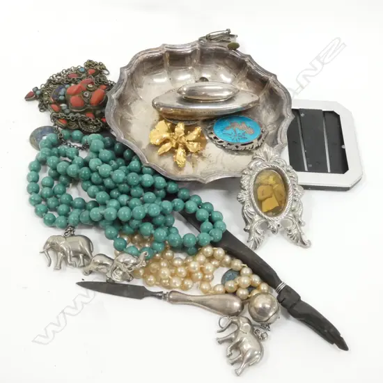 BAG OF MISC JEWELLERY AND SMALLS