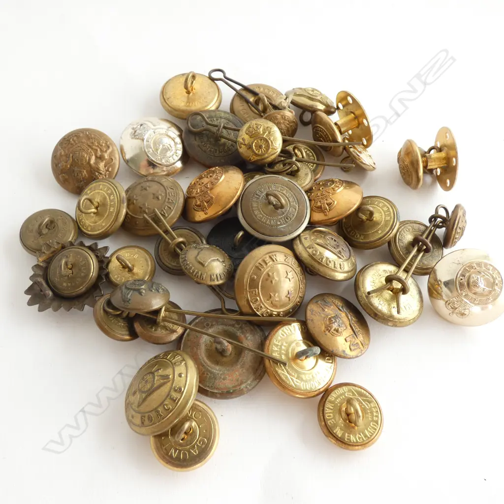 ASST. NZ FORCES BUTTONS  Image 1++