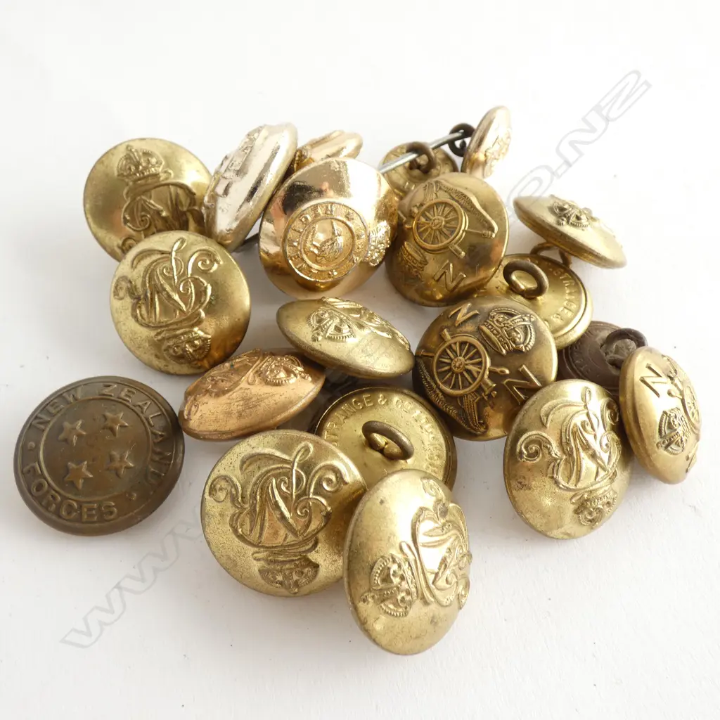 ASST. NZ WAR BUTTONS Image 1++