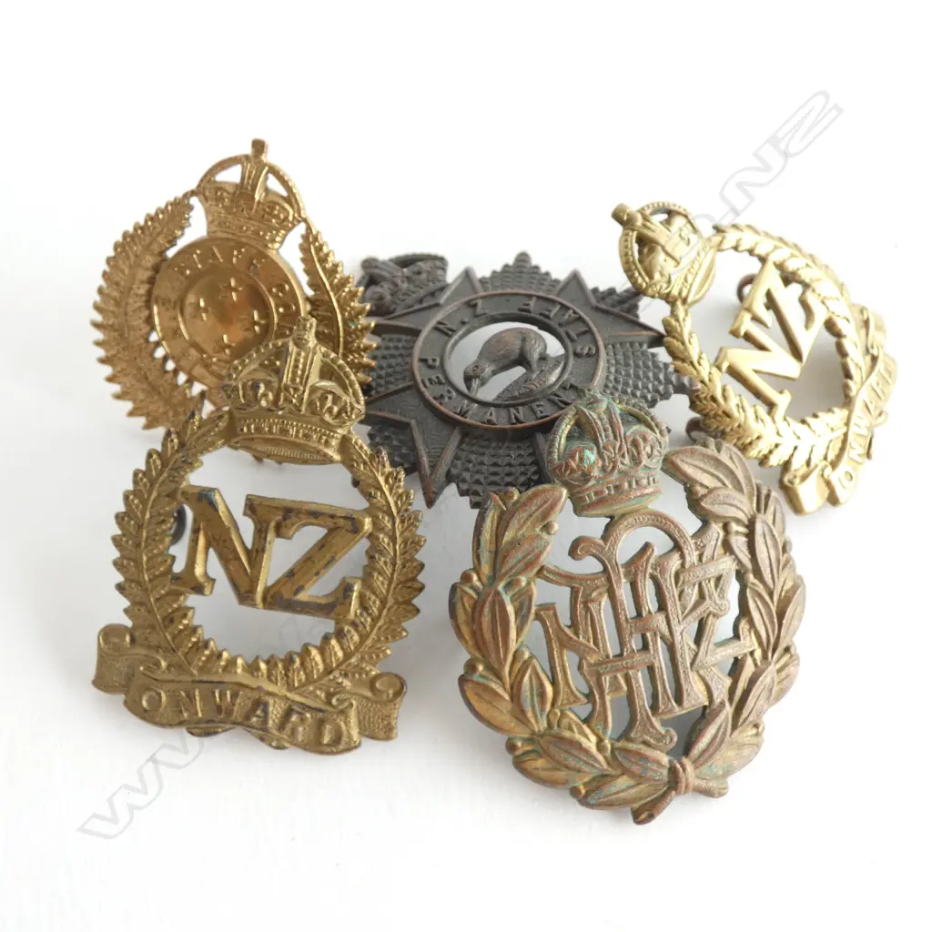 5 NZ WAR BADGES  Image 1++