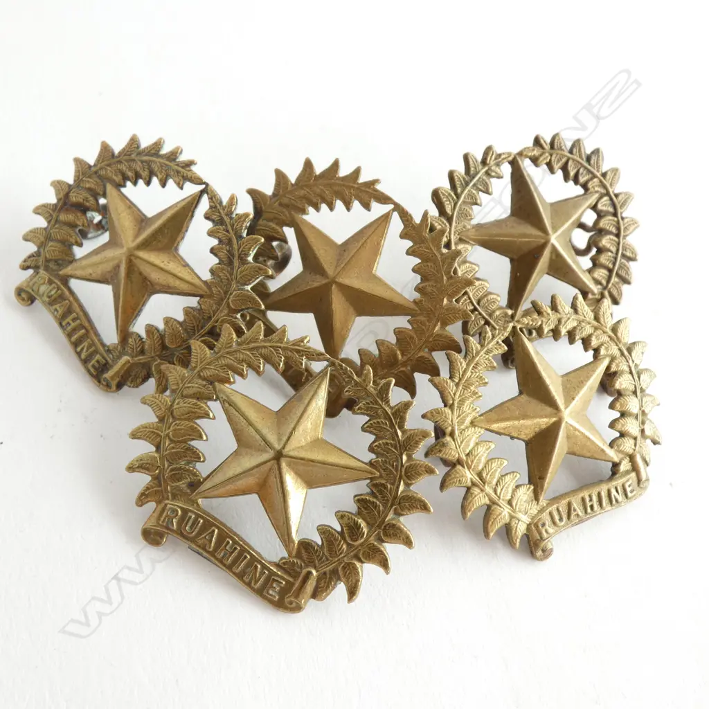 5 WWI RUAHINE (17th REGIMENT) CAP BADGES Image 1++