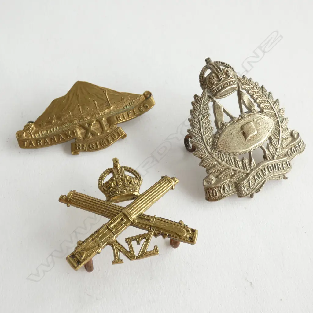 3 WWI BADGES; ARMOURED CORPS, NZ MACHINE GUNNERS, TARANAKI RIFLES Image 1++