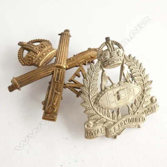2 NZ WWI CAP BADGES; MACHINE GUNNERS & ARMOURED CORPS