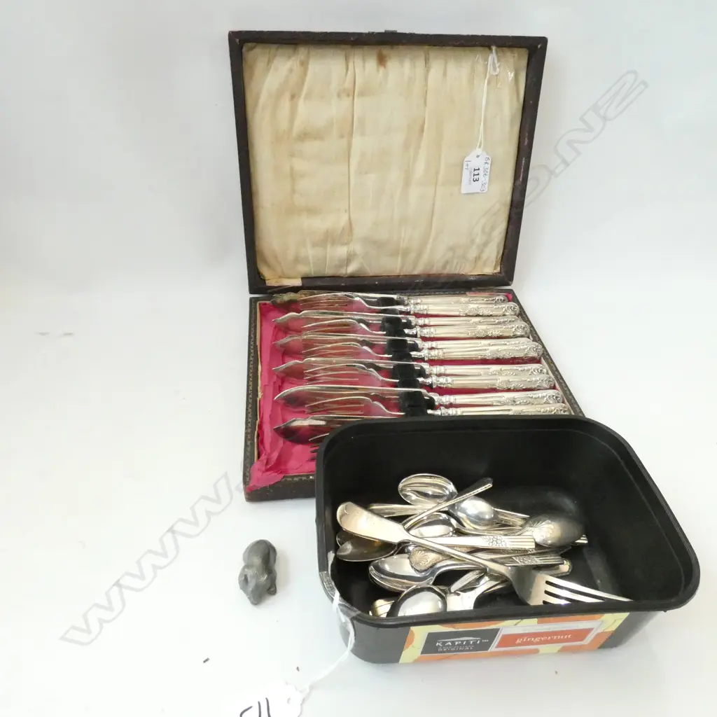 BOXED SILVER PLATE FISH CUTLERY SET +SM BOX SILVER PLATE CUTLERY  Image 1++