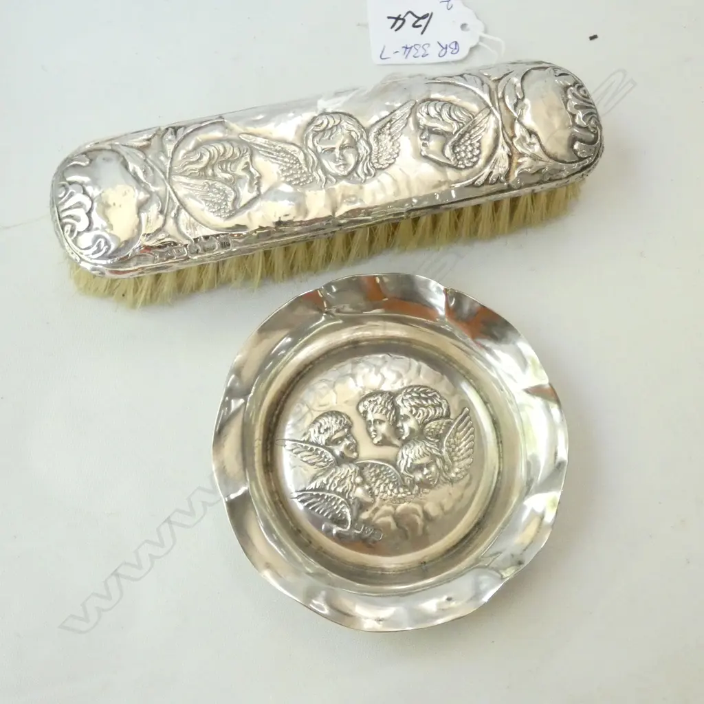 STG SILVER REYNOLDS ANGELS DISH & CLOTHES BRUSH CHESTER 1907/BIRM.1911 Image 1++
