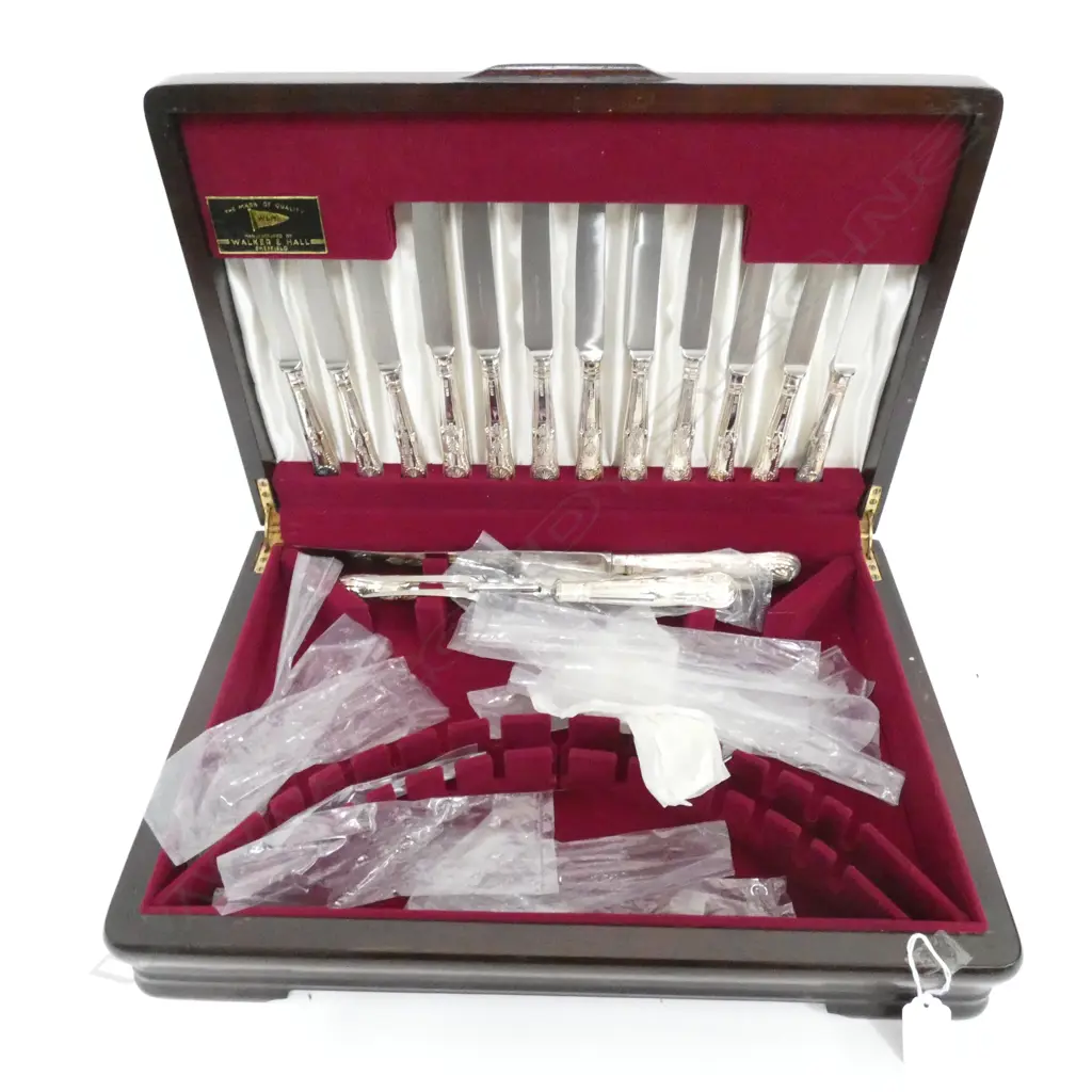 2 SETS OF 6 SILVER HANDLED KNIVES IN CANTEEN... Image 1++