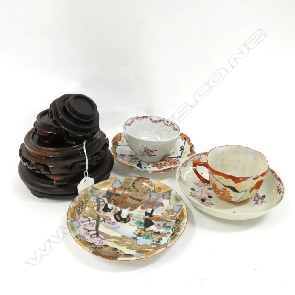 5 PCS ASST ORIENTAL PORCELAIN + 5 WOODEN VASE STANDS (LARGEST DIA 135MM) Image 1++