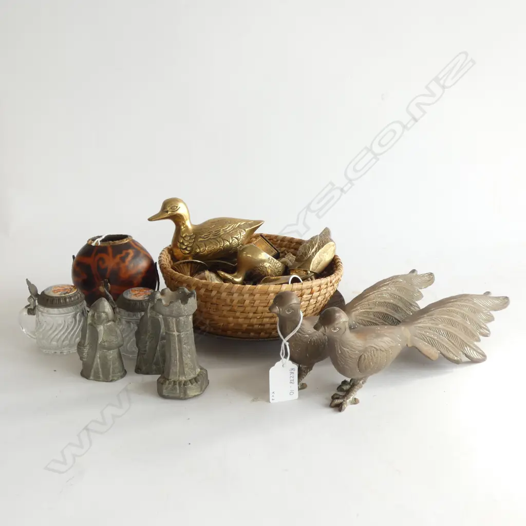 COLLECTION OF MINI BRASS ITEMS, PR BRASS PHEASANTS, DUCKS, MINI GLASS STEINS & MATE GOURD Image 1++