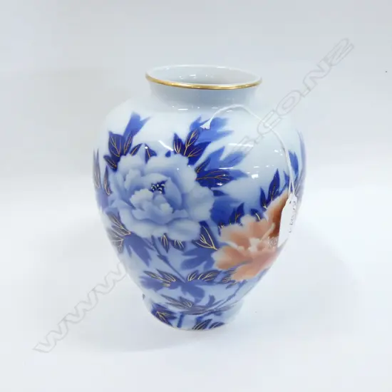 JAPANESE ARITA PORCELAIN PEONY VASE H.200mm