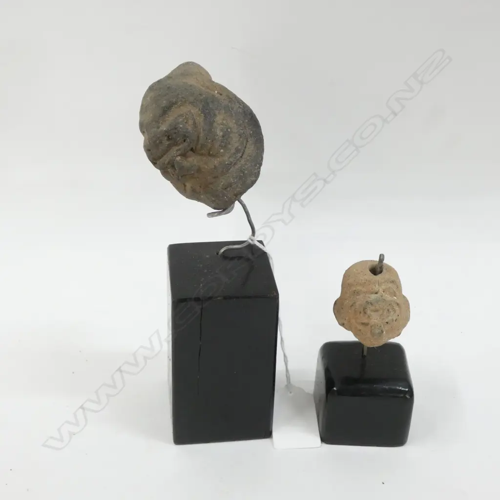 2 SMALL SOUTH AMERICAN SCULPTURAL HEADS H.180mm Image 1++