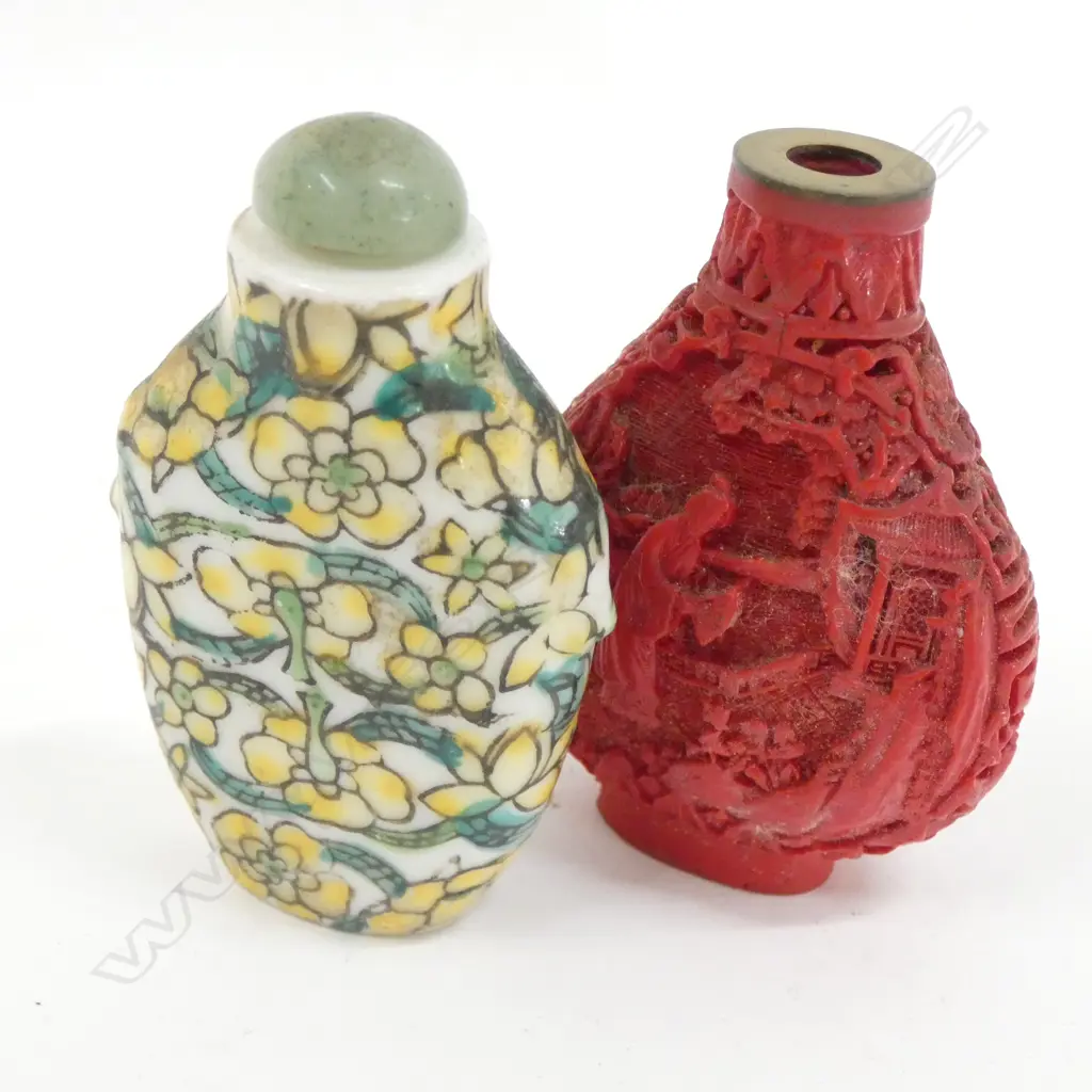 TWO CHINESE SNUFF BOTTLES, TALLEST H. 65MM Image 1++
