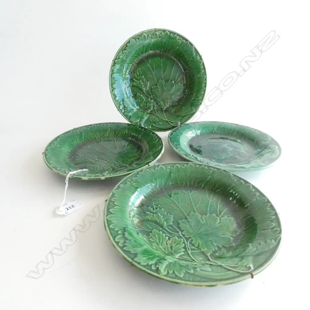 4 GREEN MAJOLICA PLATES - DIA 220MM Image 1++