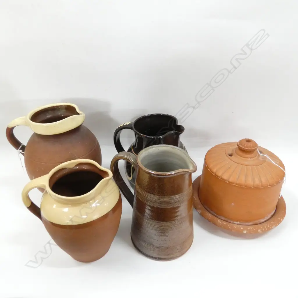3 OLD FRENCH STYLE TERRACOTTA JUGS (H. 230MM + 1 OTHER + TERRACOTTA CHEESE DISH .... Image 1++