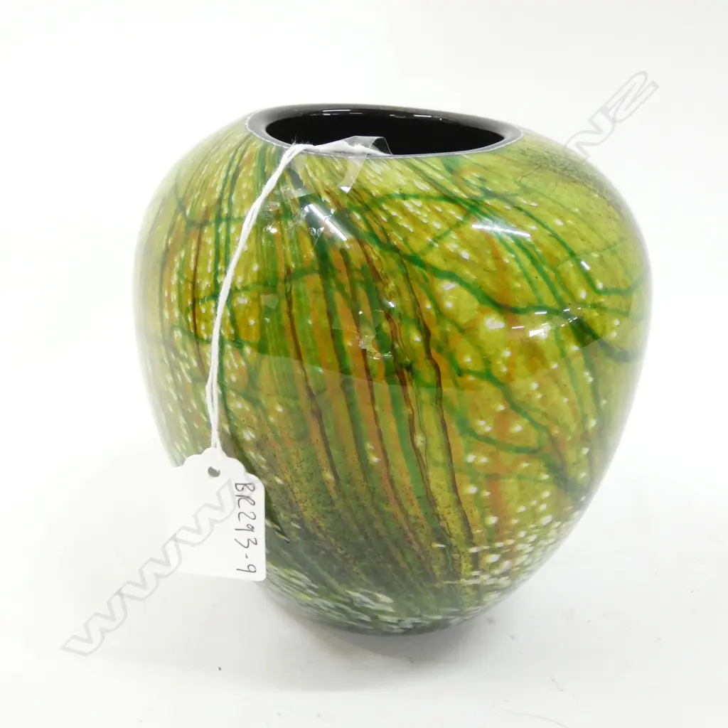 ART GLASS VASE SIGNED D DUGAN?? NZ H140MM Image 1++
