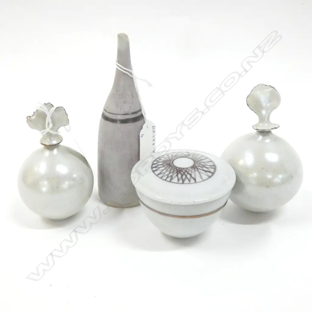 4 BEVERLEY LUXTON PORCELAIN PIECES Image 1++
