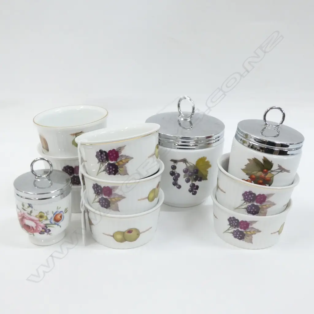 8 ROYAL WORCESTER EVESHAM OVEN PROOF DISHES (DIA 80MM) + 3 EGG CODDLERS S.M & L Image 1++