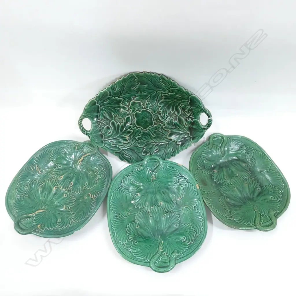 4 ASST GREEN MAJOLICA OVAL PLATES WITH HANDLES - SOME CHIPS LONGEST L. 310MM Image 1++