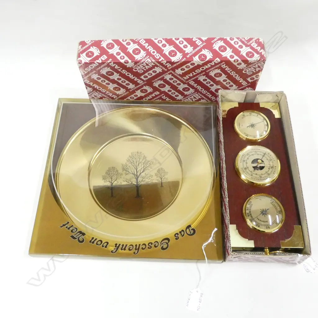 SKS TREE ENGRAVED COPPER PLATE (DIA 290MM) (BOXED) & WOODEN BAROMETER (300X 125MM)(BOXED) Image 1++