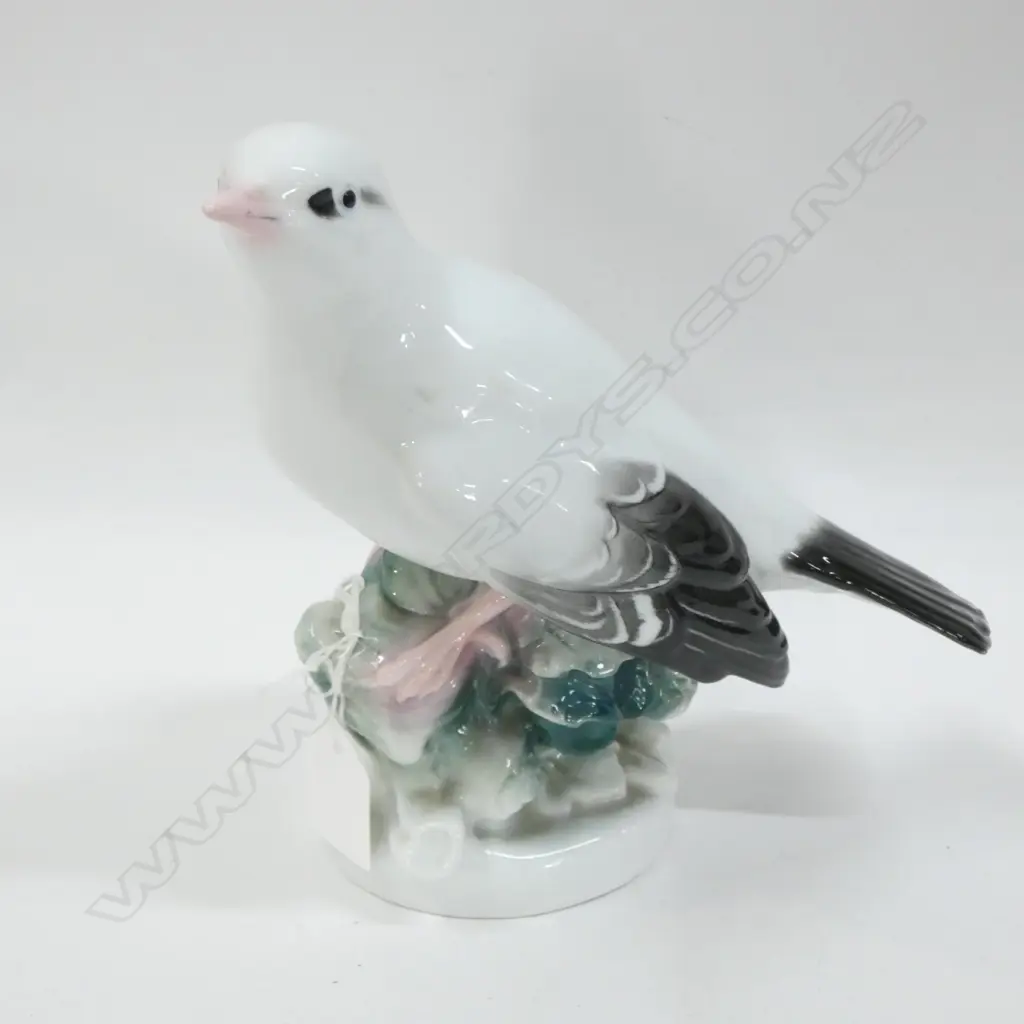 GERMAN PORCELAIN SEAGULL FIGURE H.195mm Image 1++