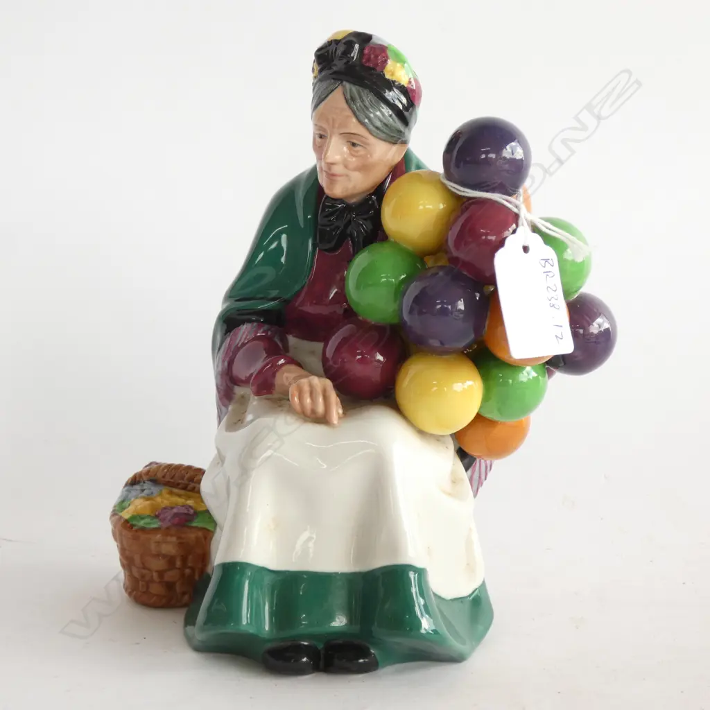 ROYAL DOULTON FIGURE ‘THE OLD BALLOON SELLER’ Image 1++